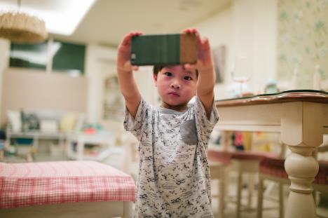 【開箱】福樂葉黃素低脂牛乳，許家庭一個清晰明亮的視界