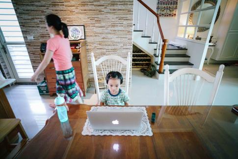 【開箱】福樂葉黃素低脂牛乳，許家庭一個清晰明亮的視界