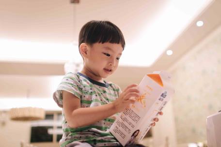 【開箱】福樂葉黃素低脂牛乳，許家庭一個清晰明亮的視界