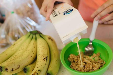 【開箱】福樂葉黃素低脂牛乳，許家庭一個清晰明亮的視界