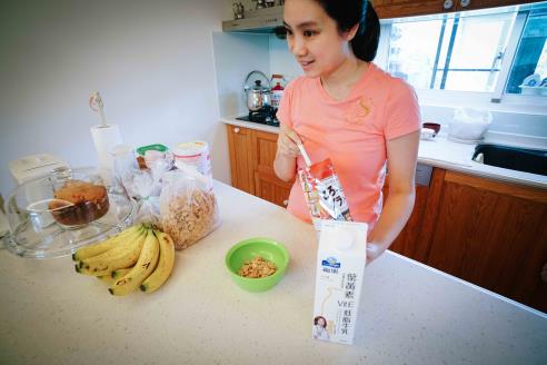 【開箱】福樂葉黃素低脂牛乳，許家庭一個清晰明亮的視界