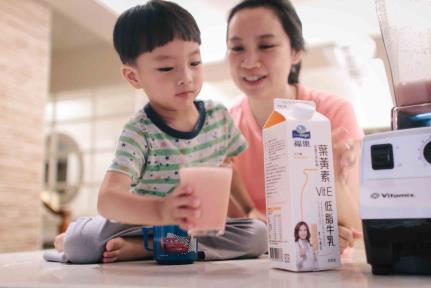 【開箱】福樂葉黃素低脂牛乳，許家庭一個清晰明亮的視界