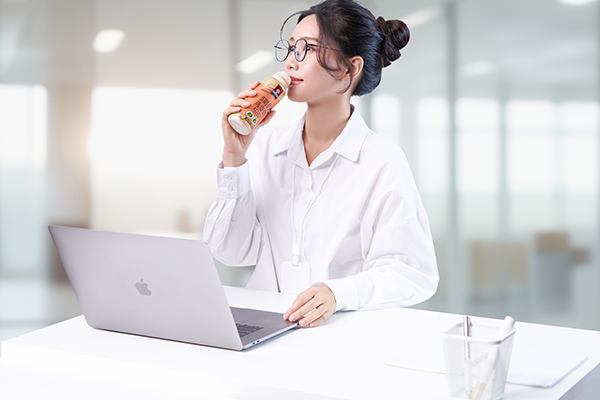 桂格喝的燕麥飲擁有5大營養，包含β-葡聚醣、膳食纖維、維生素、礦物質、好的碳水化合物