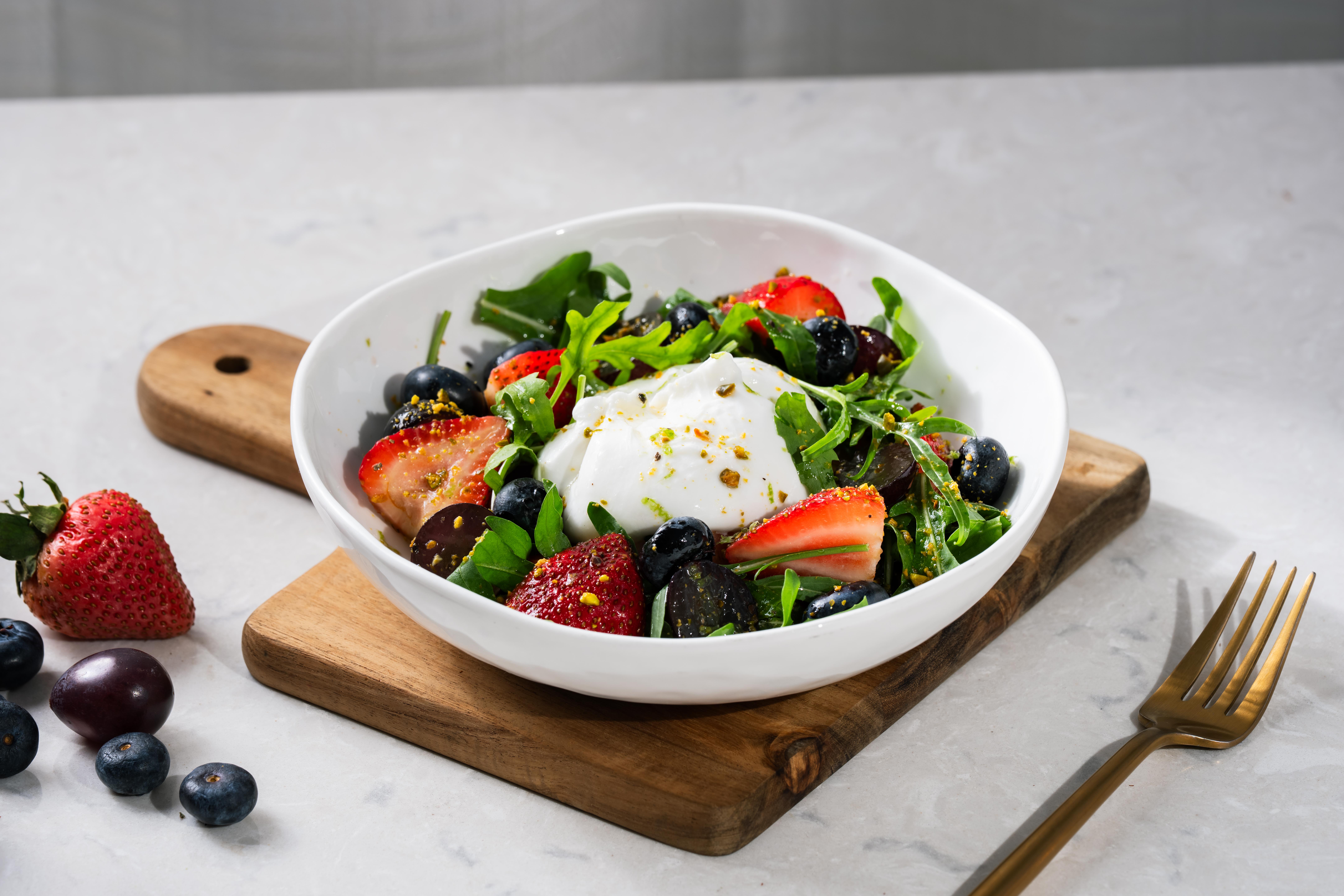 【居家好代謝食譜】莓果芝麻葉布拉塔起司＆美顏膠原莓果沙拉醬