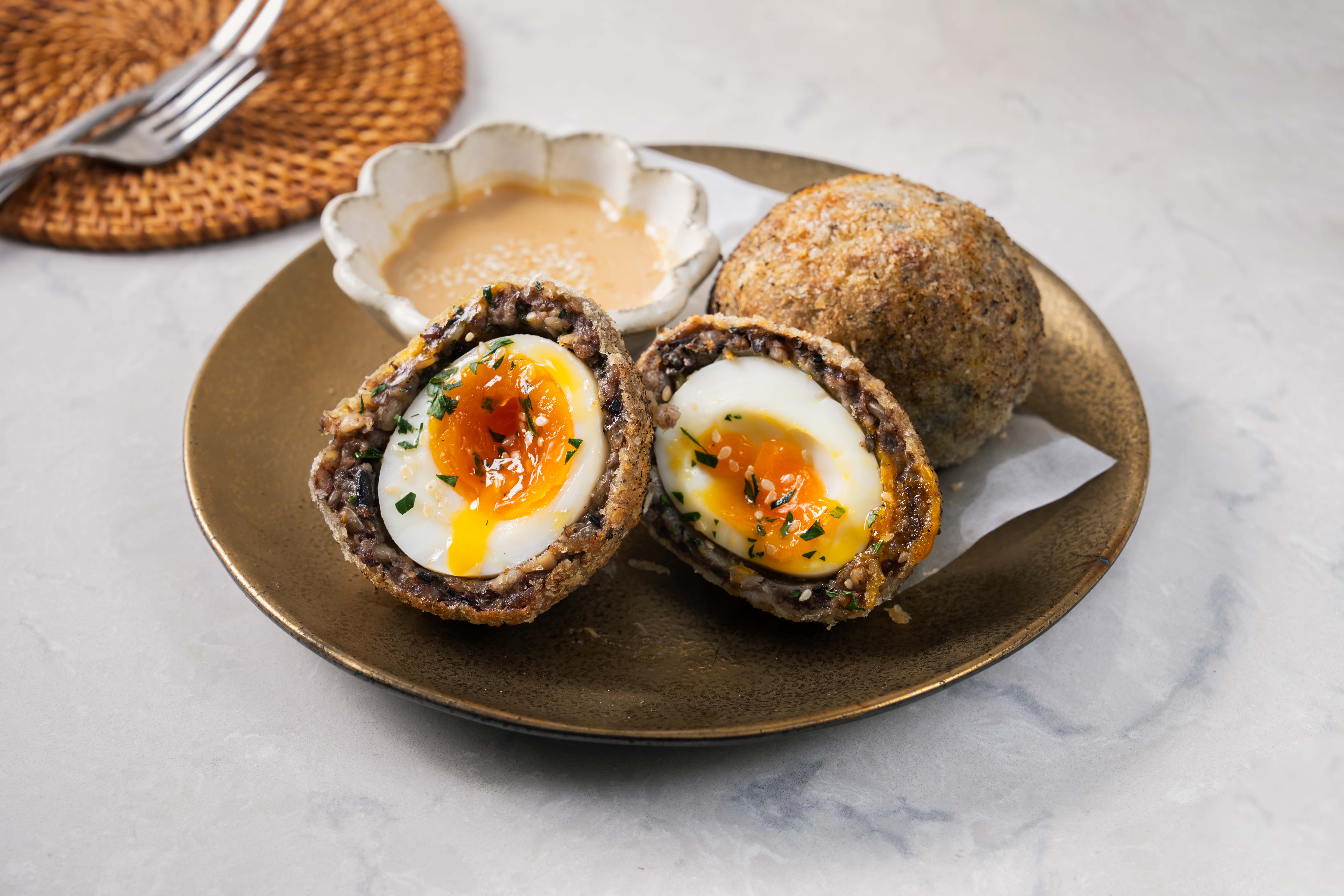 【居家好代謝食譜】纖蔬花米蘇格蘭蛋＆燕麥飲味噌胡麻醬