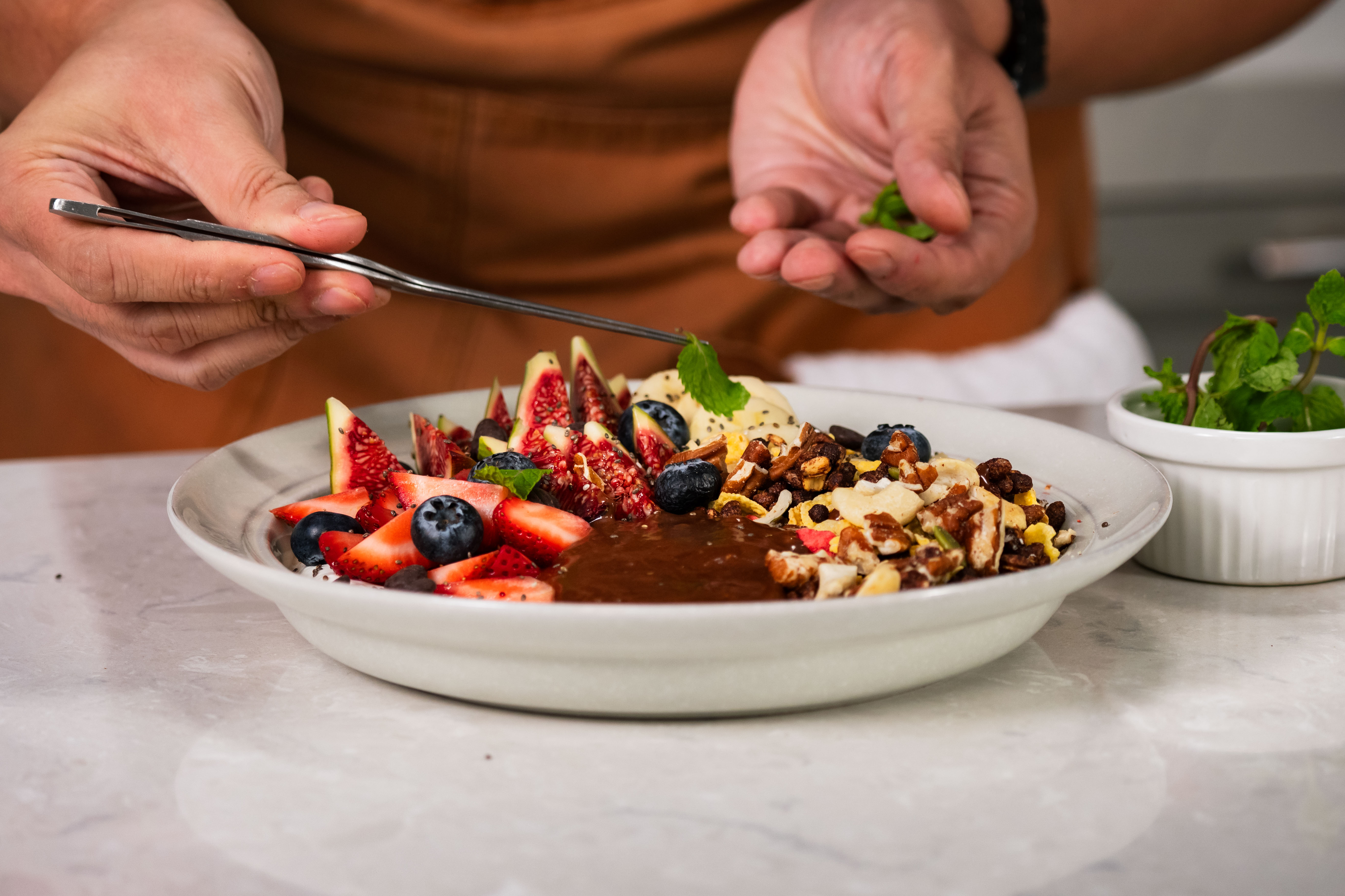 【居家好代謝食譜】超能蛋白莓果優格碗＆可可杏仁醬