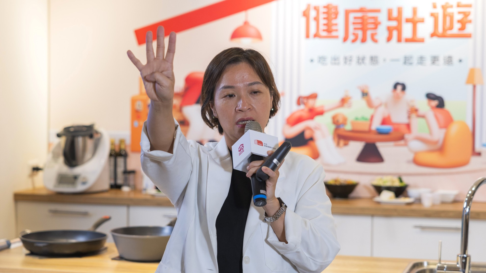 佳格40週年推「健康壯遊」 打造全新LINE數位互動體驗 萬秀祖孫跨世代搶先玩 萬吉阿公第一次用AI就上手 40年營養教育再深化 號召跨世代一起吃加動 全方位陪伴「吃對每一餐」 佳格40週年推「健康壯遊」 打造全新LINE數位互動體驗 萬秀祖孫跨世代搶先玩 萬吉阿公第一次用AI就上手 40年營養教育再深化 號召跨世代一起吃加動 全方位陪伴「吃對每一餐」